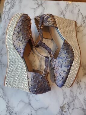 🇮🇳Metallic/Iredescent Lavender/Mauve/Gold Wedge Sandals with T-Strap SZ 41